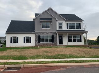 141 E Valley Rd, Denver, PA 17517