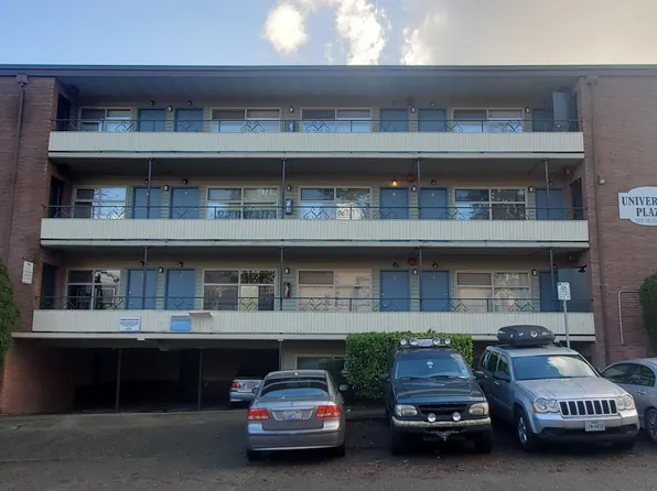 1201 NE 52nd St APT 8, Seattle, WA 98105