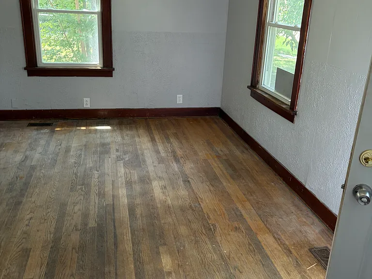 110 N Saint John Ave — Photo 13