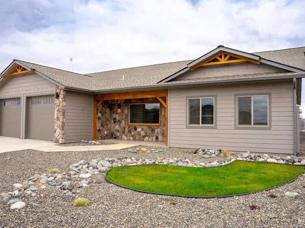 2215 Powers Dr, Lewiston, ID 83501