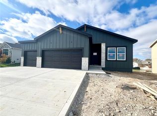 19622 Barstow St, Spring Hill, KS 66083