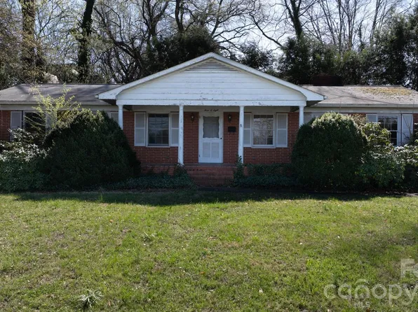 308 E Concord St, Morganton, NC 28655