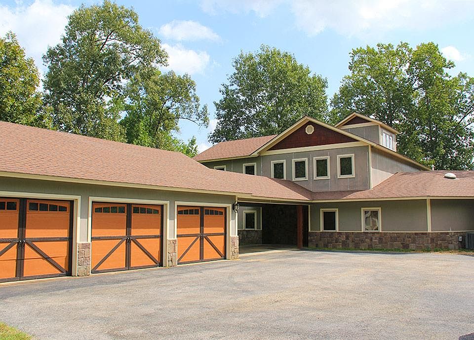 1st image of 320 Shoreline Dr