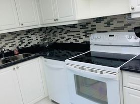 3700 Kaneff Cres