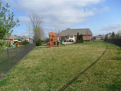4th image of 54607 Carnation Dr