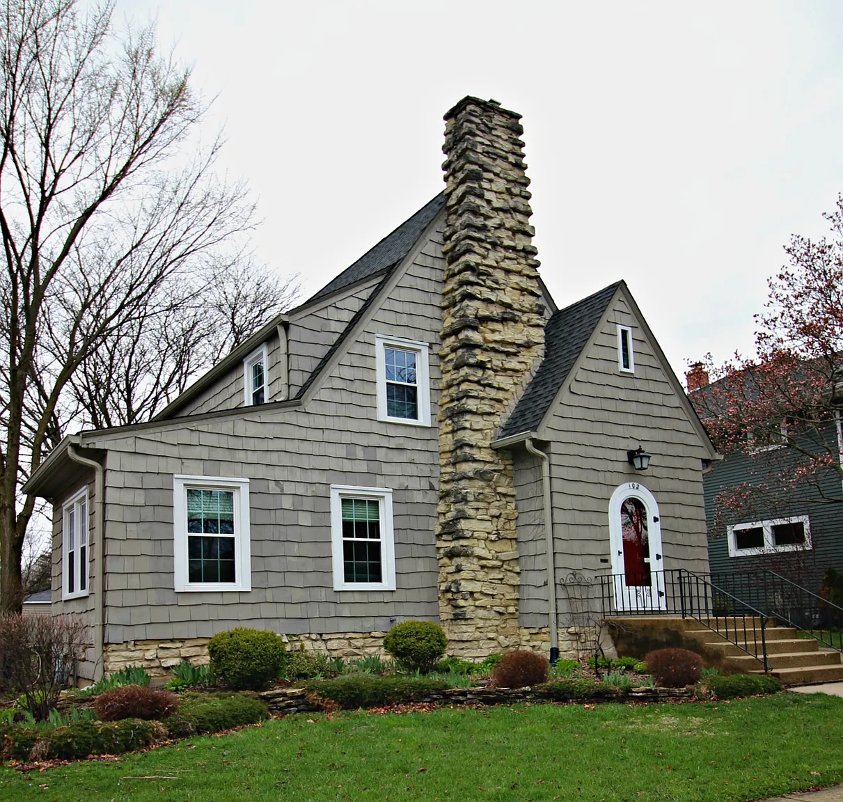 102 McKinley Ave photo 1