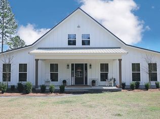 215 Post Rd, Hortense, GA 31543