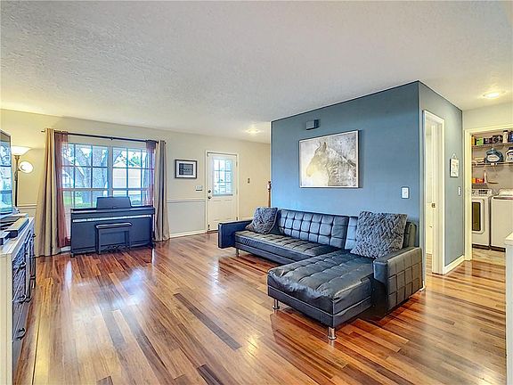 4th image of 494 Whittingham Pl