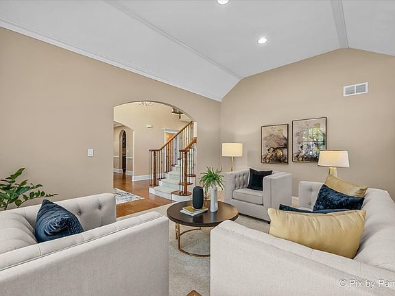 5th image of 320 N Waynes Ct