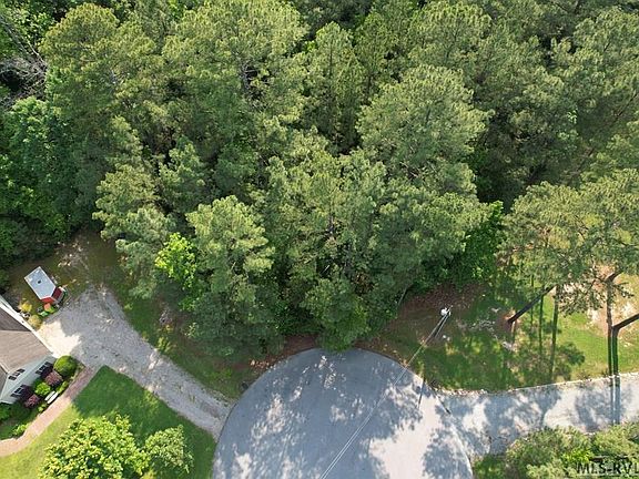 3rd image of 110 Briarwood Dr