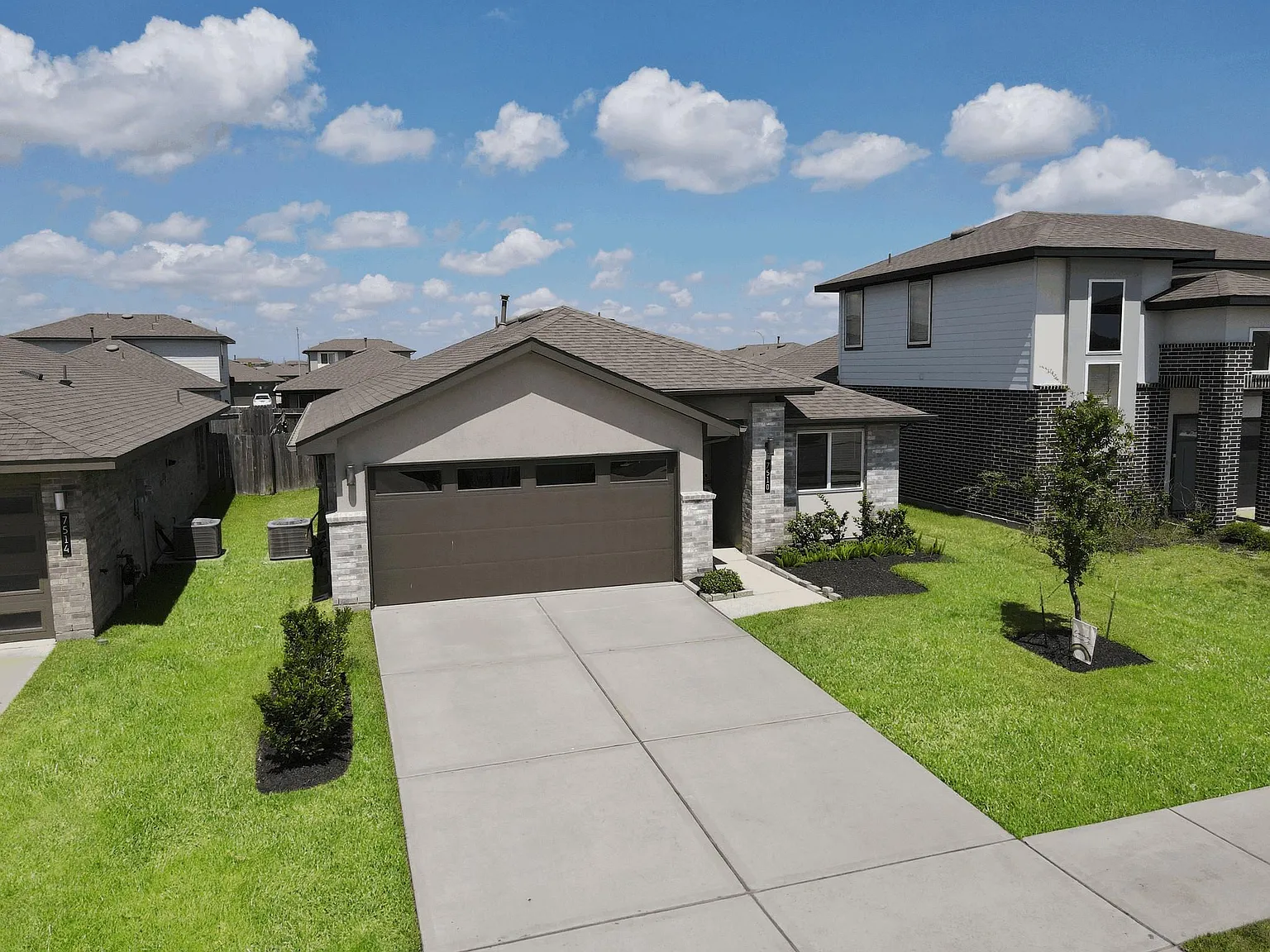 3 bed, 2.0 bath, 1335 sqft, $2,350 — Photo 2
