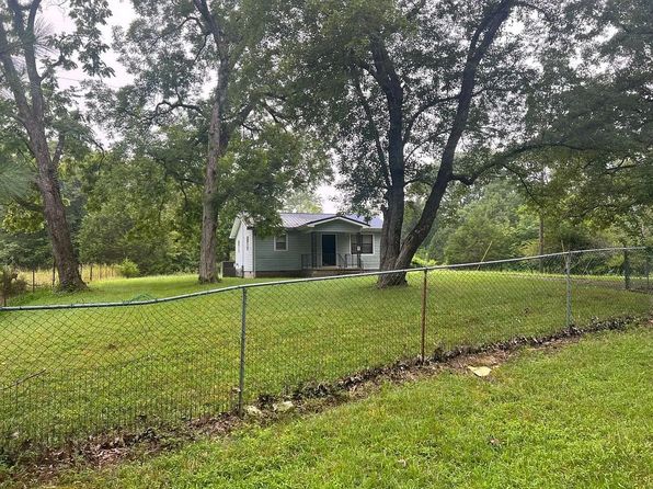 735 Douglas Dr