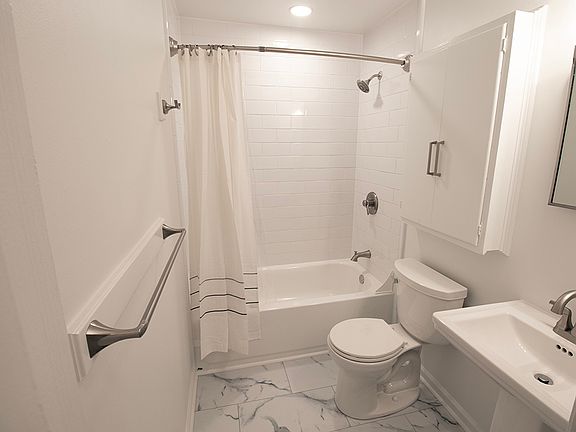 5th image of 302 N Cedar St #A