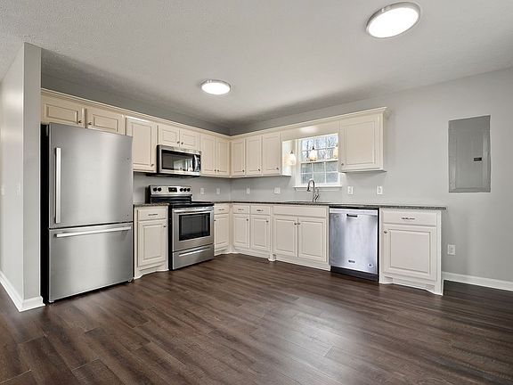 5th image of 226 Smith St