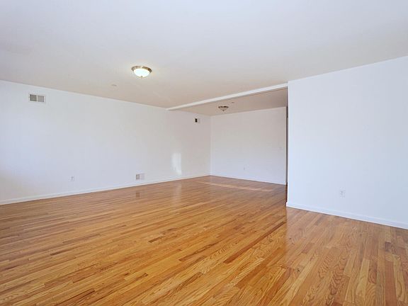3rd image of 18 Rockwell Ave APT 2D