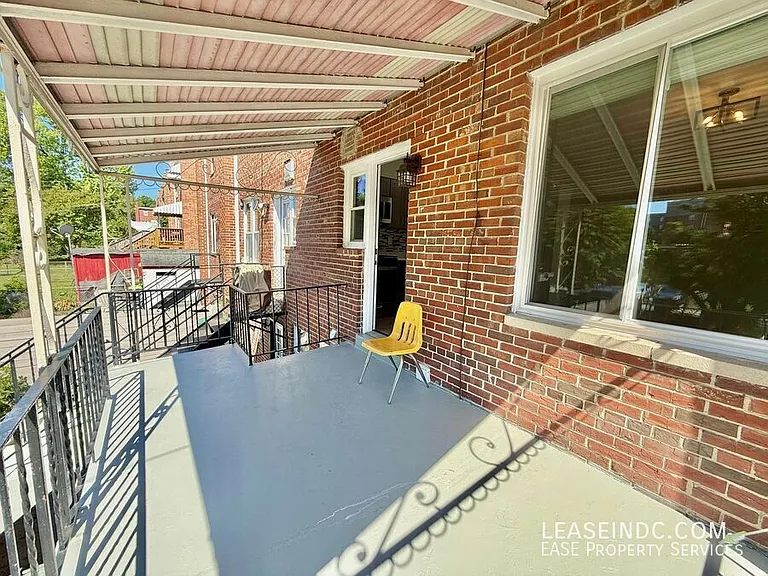 733 Crittenden St NE — Photo 11