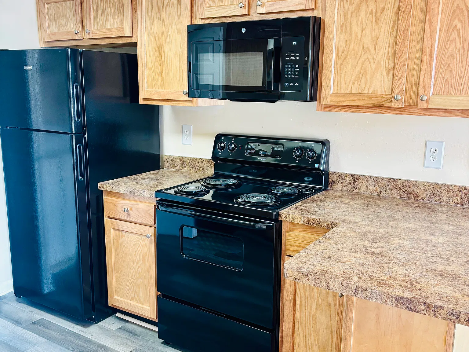 2 bed, 1050 sqft, $1,800 — Photo 1