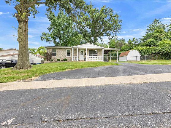 3rd image of 1545 Ville Martha Ln