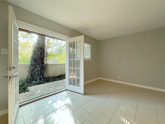 4th image of 1600 West Ave #4