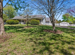 971 W Meadowview Dr, Nixa, MO 65714