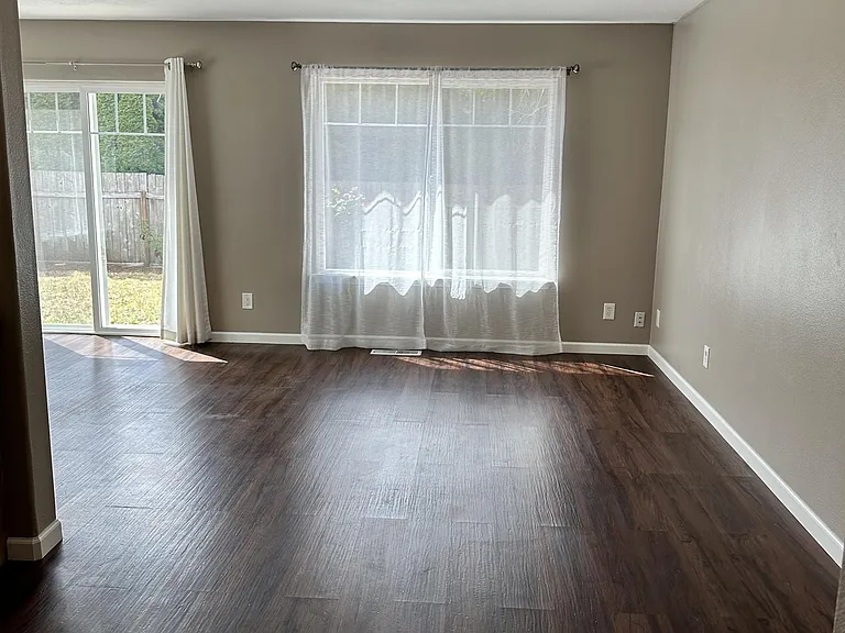 227 Pioneer Dr — Photo 6