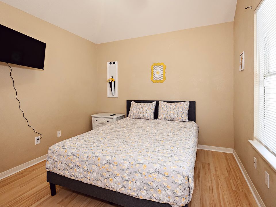 1st image of 402 Diana Ln Room 1
