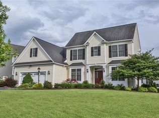 22 Pepperwood Ct, Pittsford, NY 14534