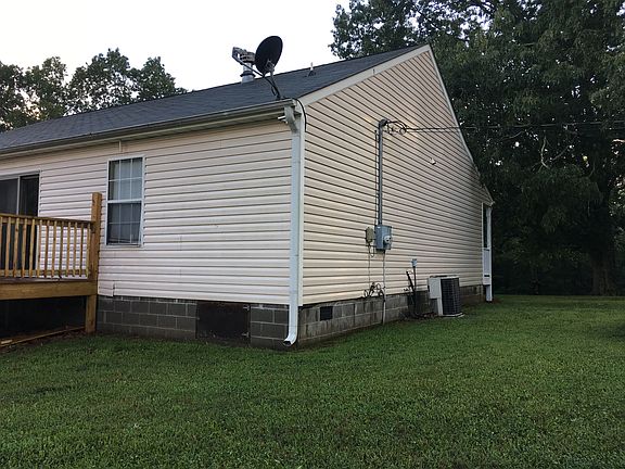 3rd image of 313 Carpenter Rd