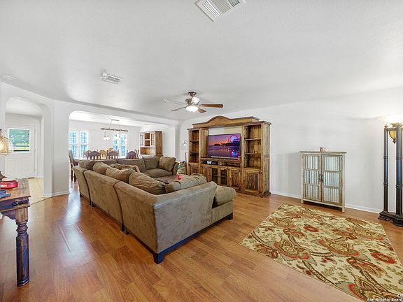 2nd image of 1027 Magnolia Bend