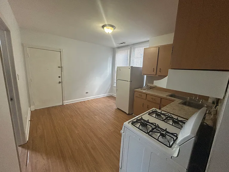 3508 W Montrose Ave #2F — Photo 6