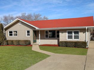 1804 Sprucewood Ln, Lindenhurst, IL 60046