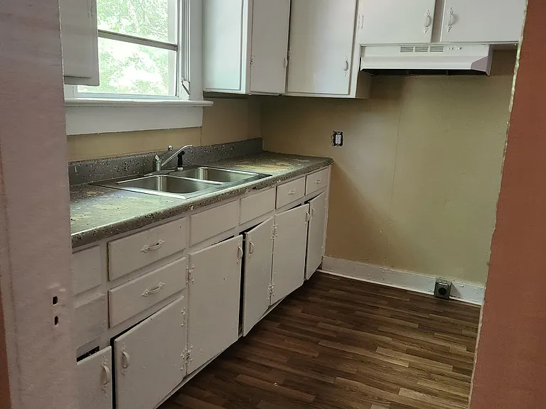 842 Grady St S — Photo 6