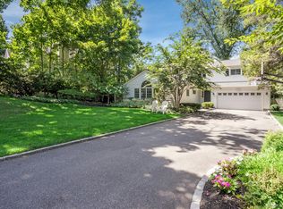 18 Hampton Road, Port Washington, NY 11050