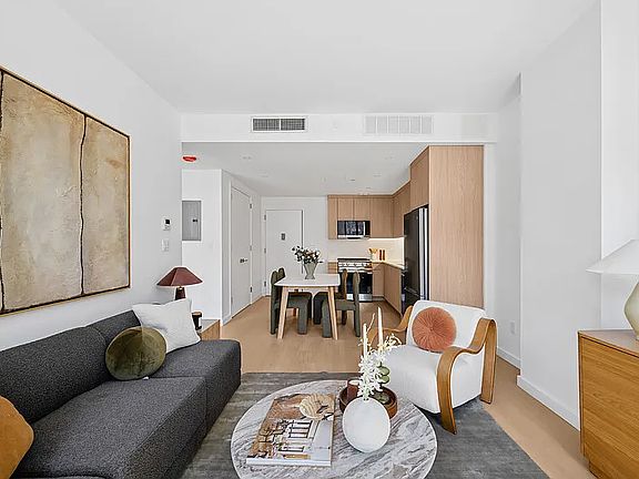 5th image of 645 Park Pl #2F