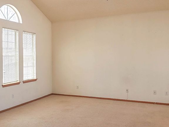 2nd image of 10921 Loma De Luz Pl