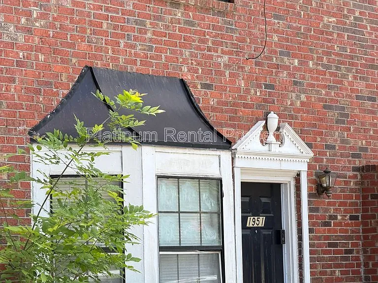 1955 Patterson Ct — Photo 1