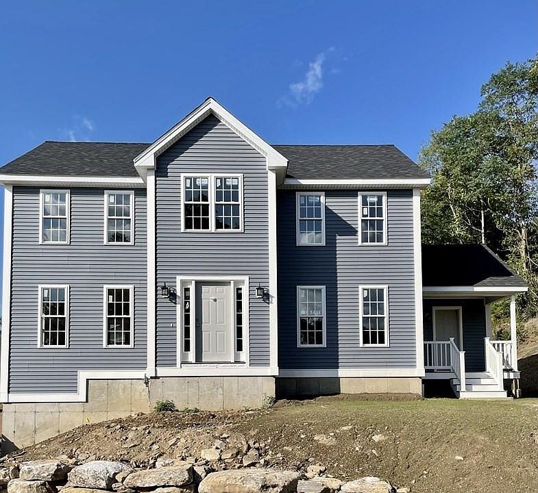 1st image of 28 Moreland Green Dr