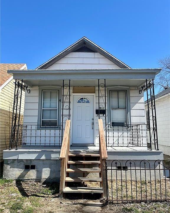 1st image of 905 S 22nd St