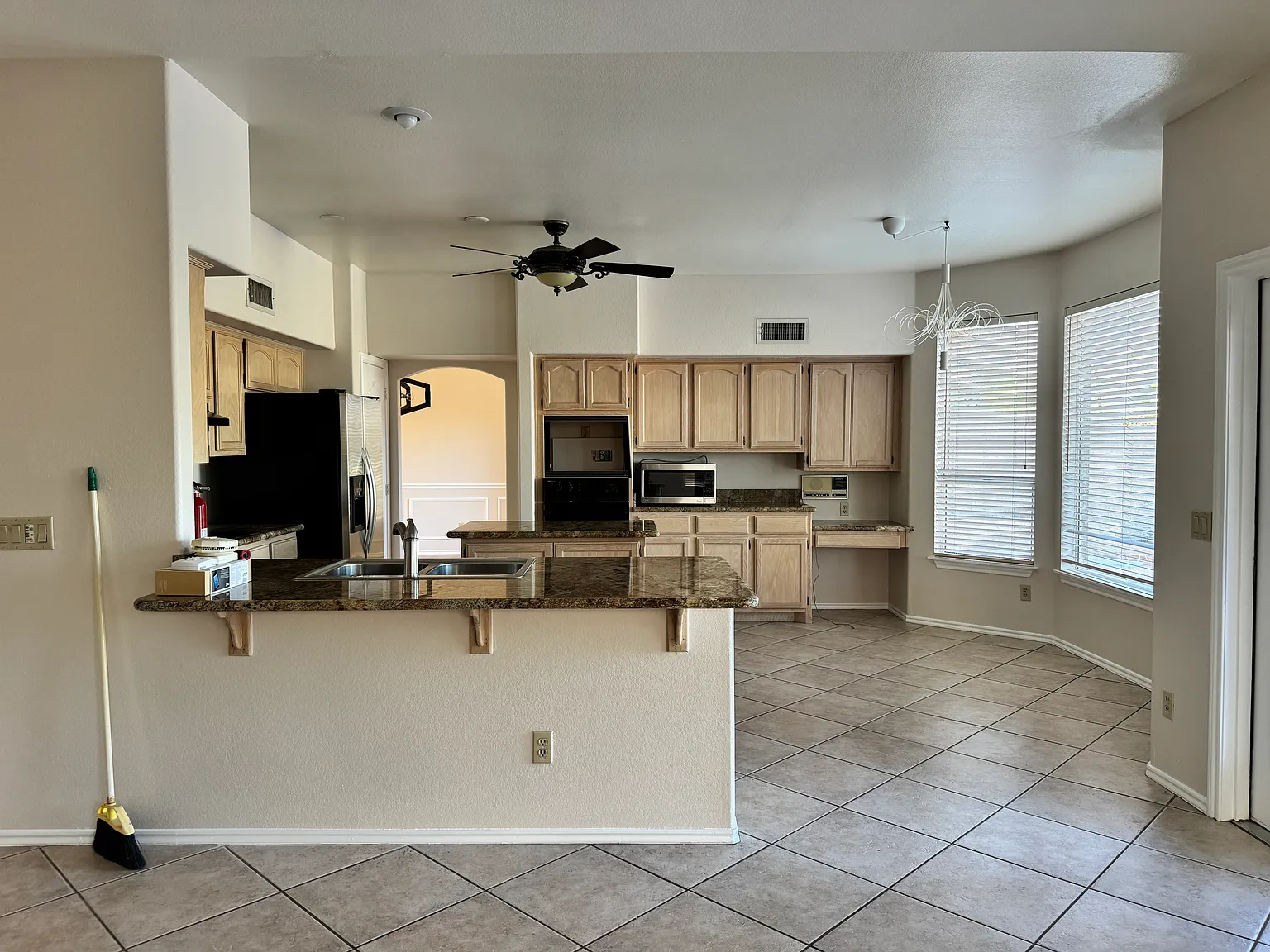 3 bed, 2.5 bath, 2691 sqft, $3,000 — Photo 4