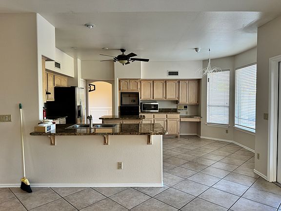 4th image of 15831 S 13th Way