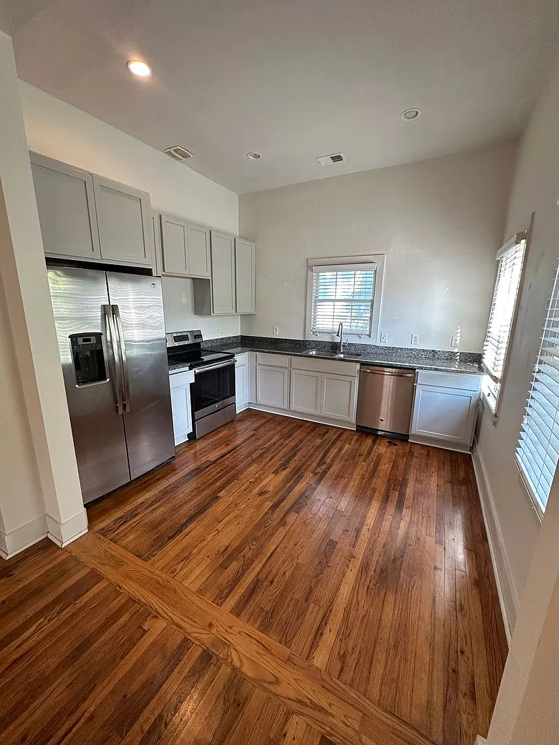 2 Bed | 2 Bath | Dixon Park — Photo 4