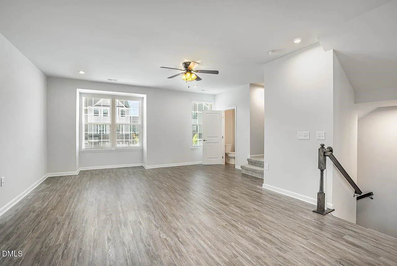 3 bed, 2.5 bath, 2041 sqft, $2,200 — Photo 3
