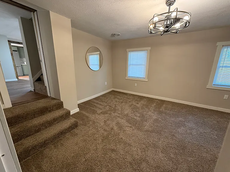 136 W Vine St — Photo 12