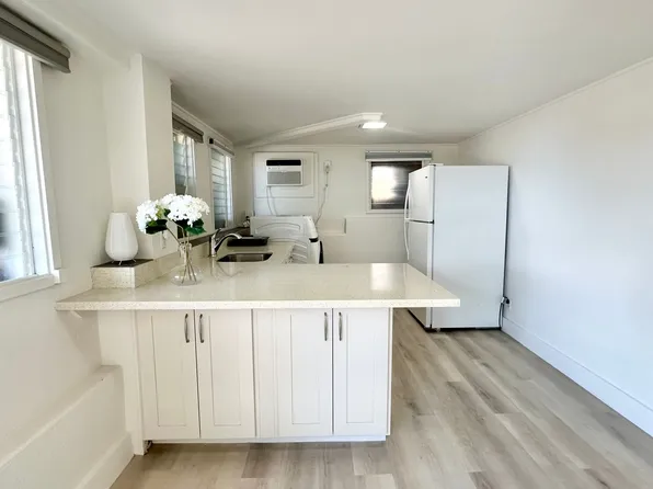 4559 Sierra Dr APT B, Honolulu, HI 96816