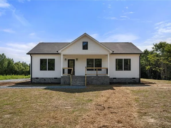 532 Wellhouse Dr, Walnut Cove, NC 27052