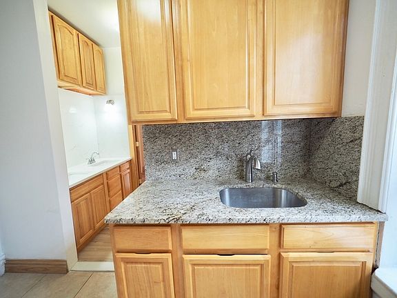 4th image of 31-18 41st St #30