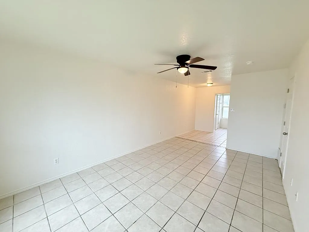 1210 Industrial Apt C — Photo 3
