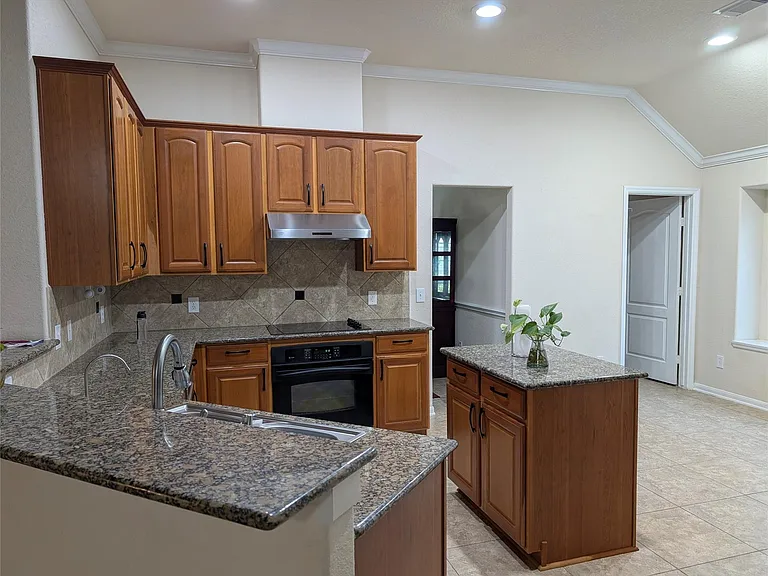 8018 Emperors Pass — Photo 10