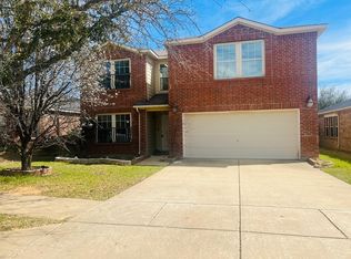 9200 Goldenview Dr, Fort Worth, TX 76244