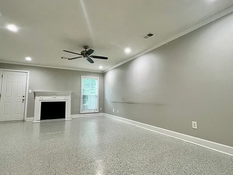2340 Beaver Ruin Rd — Photo 2